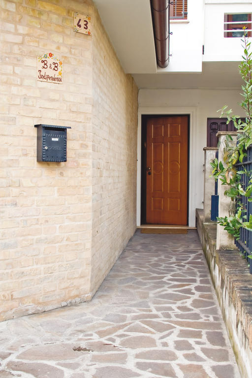 B&B Indipendenza Чивитанова-Марке Экстерьер фото